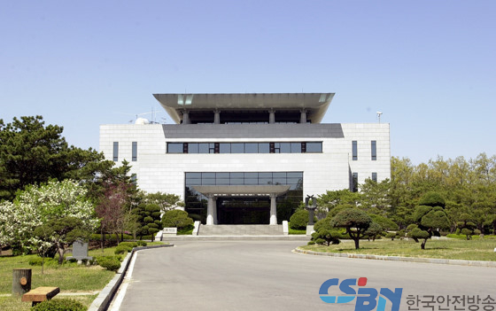 4율28일 남북 정상회담이 열리는 판문점 평화의집 전경
