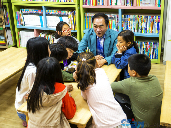 평택지역 아동센터 아동들을 만나는 정장선 평택시장 예비후보
