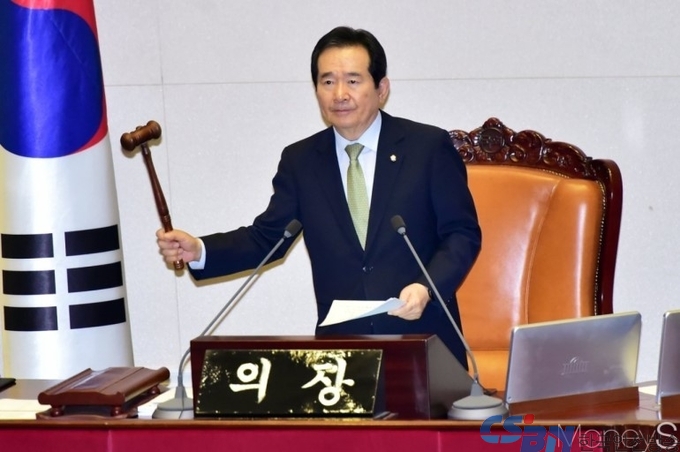 여야가 14일 저녁 특검과 추경 동시 처리에 전격 합의했다