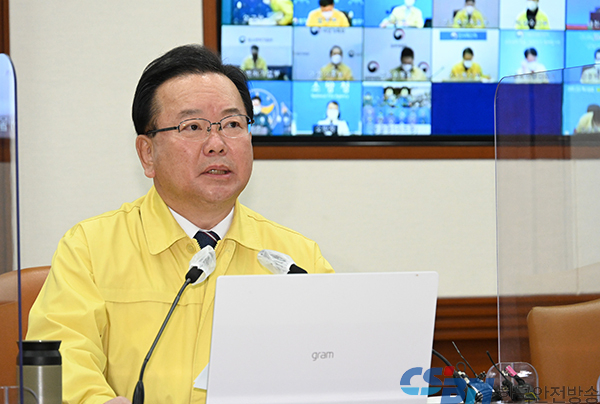 ‘6인·밤 9시’ 현행 거리두기, 오는 20일까지 2주 연장