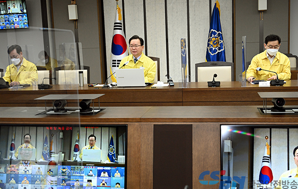 김 총리 “‘1급’ 감염병 코로나19, 변화 상황에 맞게 조정 논의”
