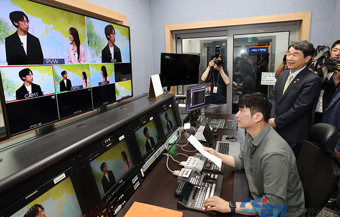 17일부터 ‘EBS 중학 프리미엄’ 전면 무료 전환…약 30만 명 이상 혜택