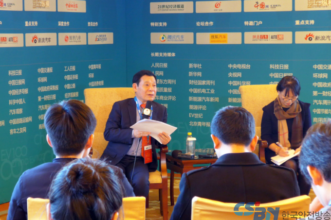 윤장현광주광역시장, EV100포럼 취재언론들과 기자회견。