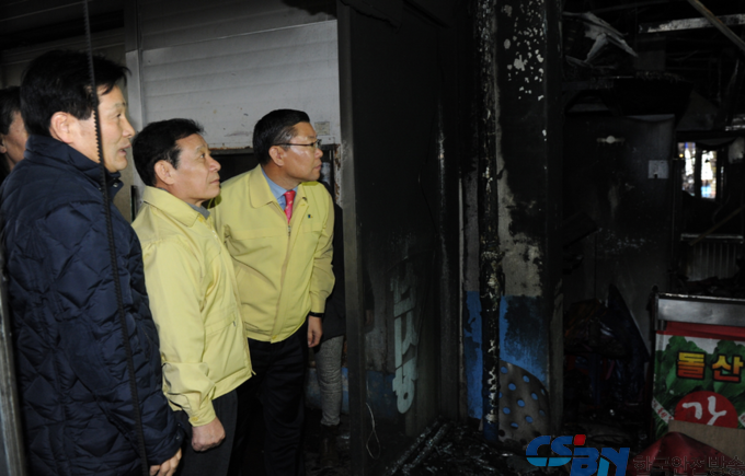 윤장현 시장, 여수수산시장 화재피해 상인 위로。